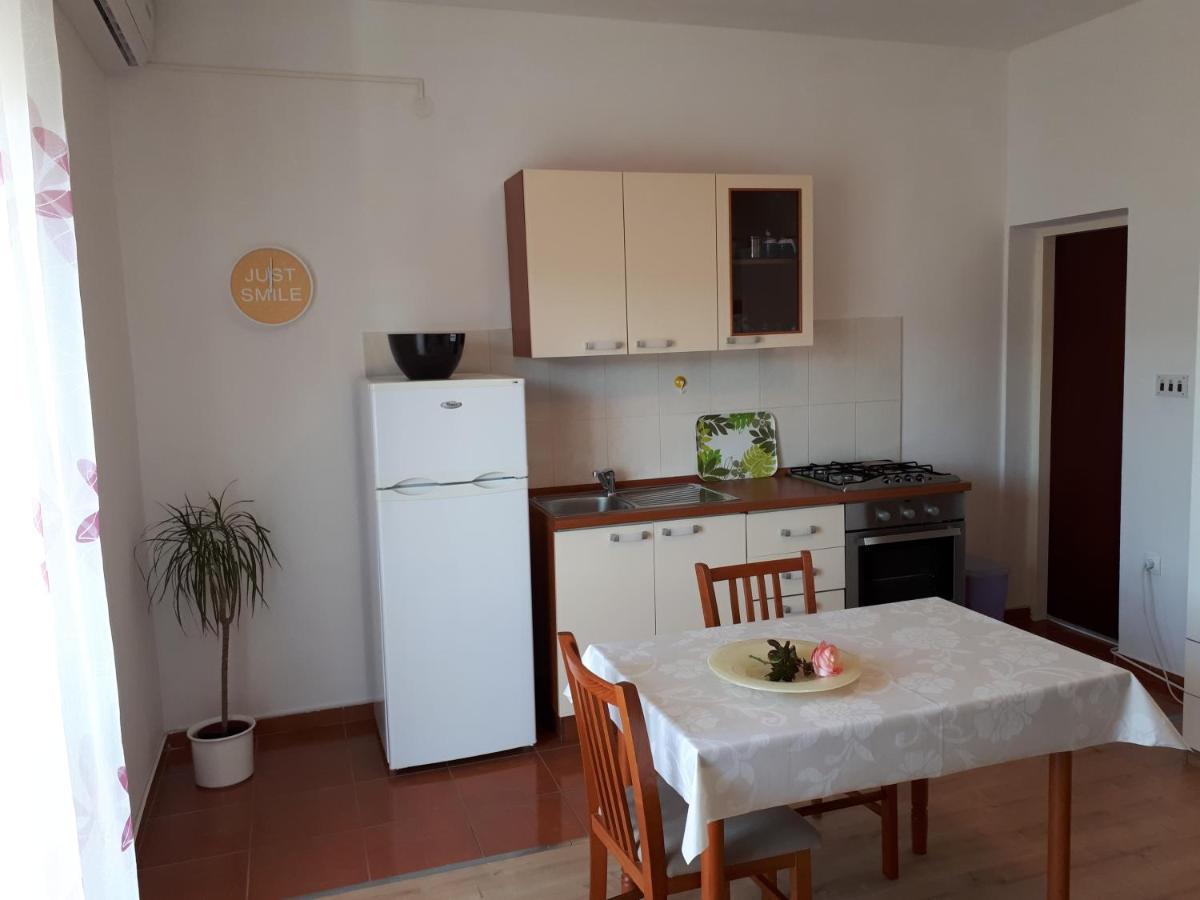 Apartments And Rooms With Parking Space Pag - 13060 Pag Town Eksteriør bilde