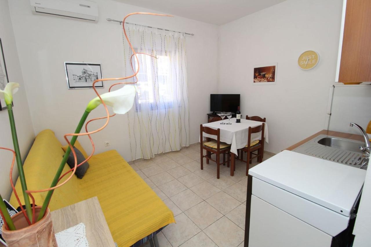 Apartments And Rooms With Parking Space Pag - 13060 Pag Town Eksteriør bilde